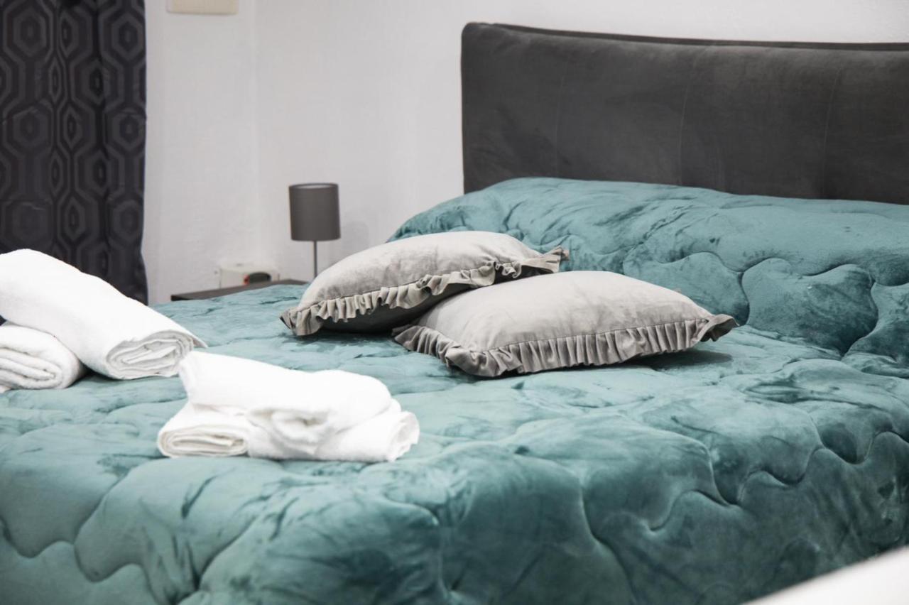 Palazzo Toto Apartment Napoli Bagian luar foto